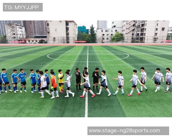 日本小学生足球的崛起与发展探索青少年体育教育的新方向 日本小学生足球的崛起与发展探索青少年体育教育的新方向